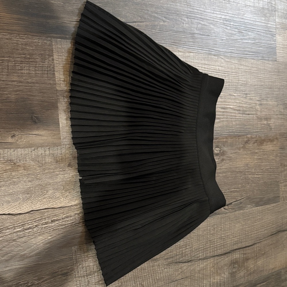 Elegant Black Pleated Skirt